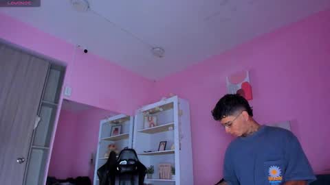 Snapshot of ian_castillo_ chatting on 11-07-25, 11:10 IAN CASTILLO online show from 11-07-25, 11:10