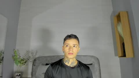 Snapshot of ian_castillo_ chatting on 06-05-26, 11:16 IAN CASTILLO online show from 06-05-26, 11:16