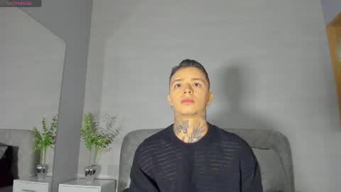 Snapshot of ian_castillo_ chatting on 06-08-26, 11:10 IAN CASTILLO online show from 06-08-26, 11:10