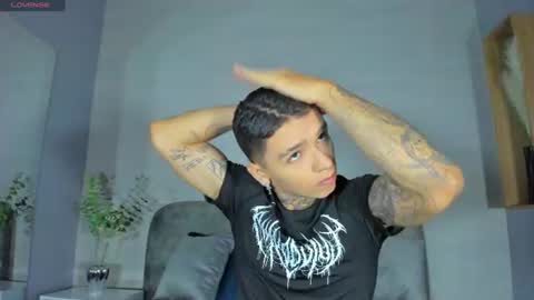 Snapshot of ian_castillo_ chatting on 06-11-26, 11:08 IAN CASTILLO online show from 06-11-26, 11:08