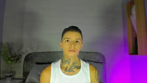 Snapshot of ian_castillo_ chatting on 06-12-26, 11:09 IAN CASTILLO online show from 06-12-26, 11:09