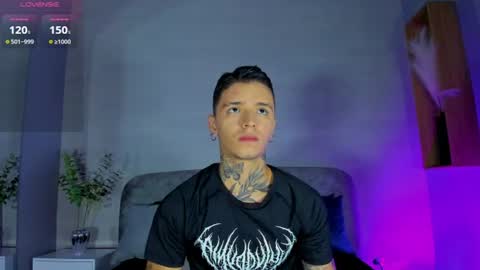 Snapshot of ian_castillo_ chatting on 06-23-26, 11:19 IAN CASTILLO online show from 06-23-26, 11:19