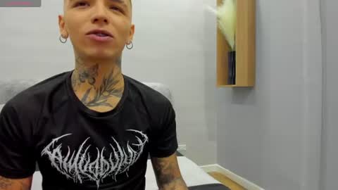 Snapshot of ian_castillo_ chatting on 06-30-26, 11:11 IAN CASTILLO online show from 06-30-26, 11:11