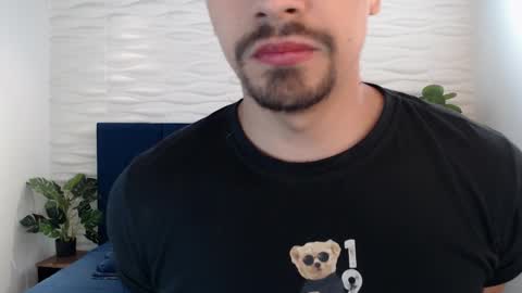 Snapshot of ian_davis chatting on 01-08-25, 07:56 Ian Davis online show from 01-08-25, 07:56