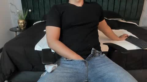 Snapshot of ian_davis chatting on 03-05-25, 08:21 Ian Davis online show from 03-05-25, 08:21