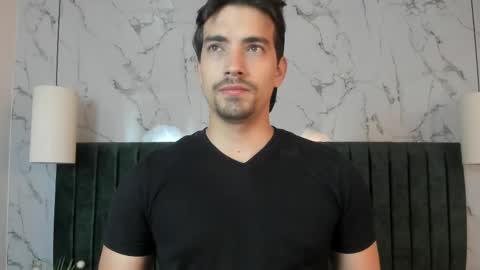 Snapshot of ian_davis chatting on 03-06-25, 02:30 Ian Davis online show from 03-06-25, 02:30