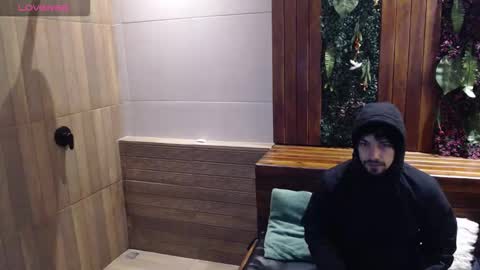 Snapshot of ian_davis chatting on 09-11-25, 11:32 Ian Davis online show from 09-11-25, 11:32