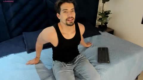 Snapshot of ian_davis chatting on 09-21-25, 11:45 Ian Davis online show from 09-21-25, 11:45