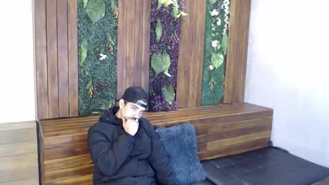 Snapshot of ian_davis chatting on 10-22-25, 11:54 Ian Davis online show from 10-22-25, 11:54