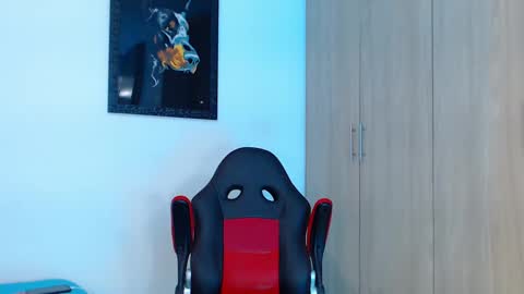 I A N -- H A M M E R online show from 02-12-25, 09:54