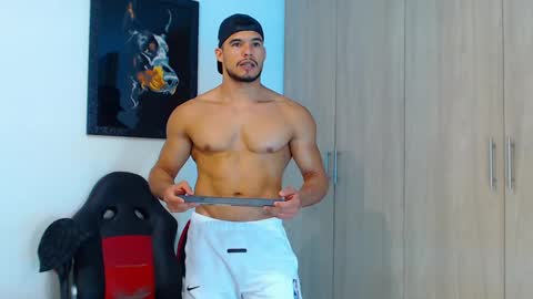 I A N -- H A M M E R online show from 09-08-25, 05:01