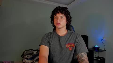 Snapshot of ian_versace chatting on 02-27-26, 09:26 Andres online show from 02-27-26, 09:26