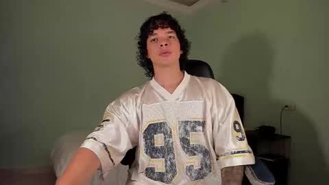 Snapshot of ian_versace chatting on 03-06-26, 02:19 Andres online show from 03-06-26, 02:19