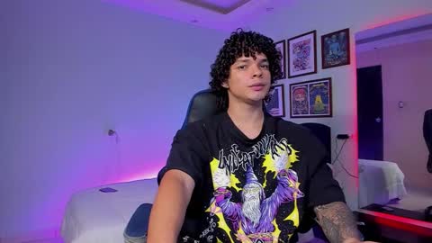 Snapshot of ian_versace chatting on 03-11-26, 01:55 Andres online show from 03-11-26, 01:55