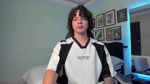 Snapshot of ian_versace chatting on 03-25-26, 02:39 Andres online show from 03-25-26, 02:39