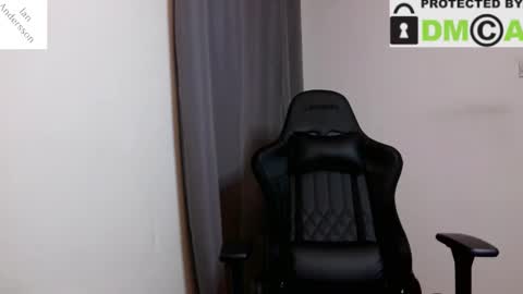 Snapshot of ianandersson27 chatting on 03-11-25, 03:26 Ian Andersson online show from 03-11-25, 03:26