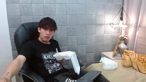 Snapshot of iancute_ chatting on 09-19-25, 06:08 ian online show from 09-19-25, 06:08