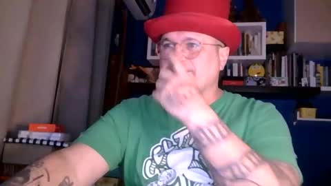 Snapshot of icanrealiseyourdreams chatting on 09-18-25, 02:57 Experiment online show from 09-18-25, 02:57