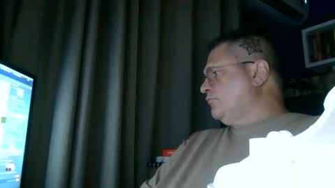 Snapshot of icanrealiseyourdreams chatting on 09-20-25, 06:36 Experiment online show from 09-20-25, 06:36