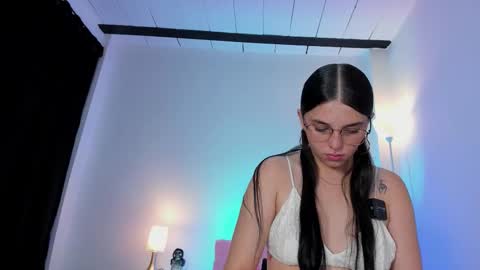 Snapshot of ice_grace chatting on 10-22-25, 10:04 ice online show from 10-22-25, 10:04