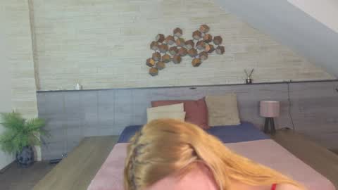Snapshot of icebluebabe chatting on 05-06-26, 07:52 Ice Blue online show from 05-06-26, 07:52