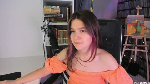 Snapshot of icefroq chatting on 02-01-25, 09:29 Julia online show from 02-01-25, 09:29