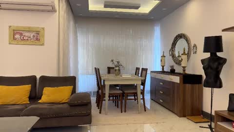 Mina online show from 10-23-25, 11:09