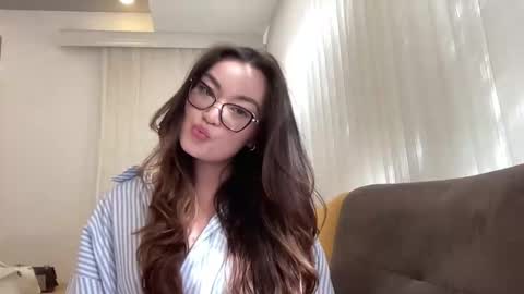 Mina online show from 11-08-25, 10:48