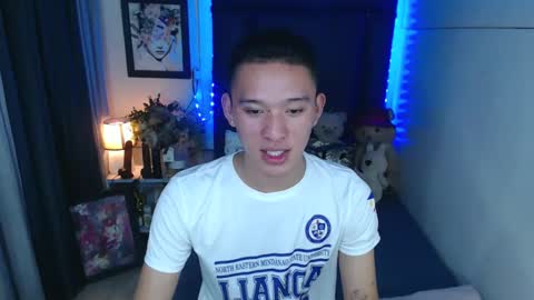 Snapshot of iconicmateo chatting on 12-14-24, 08:51 Mateo online show from 12-14-24, 08:51