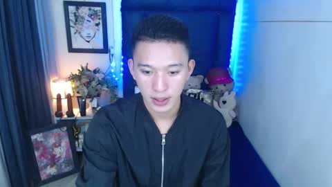 Snapshot of iconicmateo chatting on 12-16-24, 04:27 Mateo online show from 12-16-24, 04:27