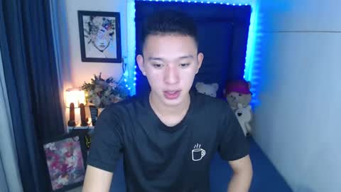 Snapshot of iconicmateo chatting on 12-17-24, 02:55 Mateo online show from 12-17-24, 02:55