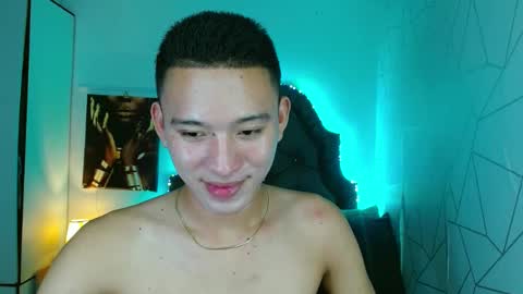 Snapshot of iconicmateo chatting on 02-11-25, 04:02 Mateo online show from 02-11-25, 04:02