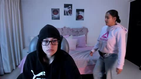 Snapshot of icysweetcam chatting on 09-25-25, 10:30 Icy online show from 09-25-25, 10:30