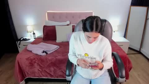 Snapshot of icysweetcam chatting on 11-04-25, 10:03 Icy online show from 11-04-25, 10:03