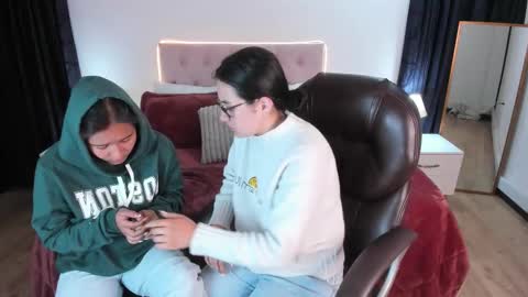 Snapshot of icysweetcam chatting on 11-05-25, 10:15 Icy online show from 11-05-25, 10:15