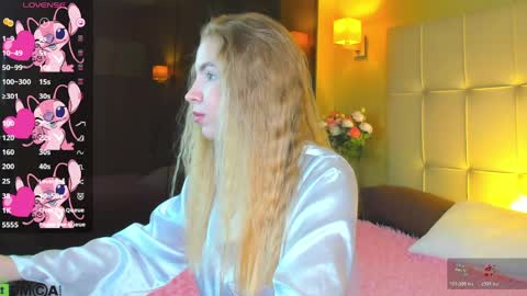 Snapshot of ida_lewiss chatting on 04-06-26, 01:03 Ida online show from 04-06-26, 01:03