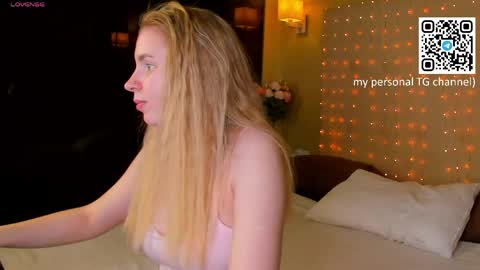 Snapshot of ida_lewiss chatting on 04-21-26, 01:42 Ida online show from 04-21-26, 01:42