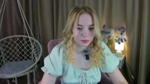 Snapshot of ida_lewiss chatting on 06-25-26, 12:54 Ida online show from 06-25-26, 12:54