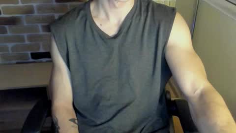 Snapshot of idkiww chatting on 10-10-25, 08:08 yo online show from 10-10-25, 08:08