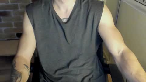 Snapshot of idkiww chatting on 10-13-25, 07:36 yo online show from 10-13-25, 07:36