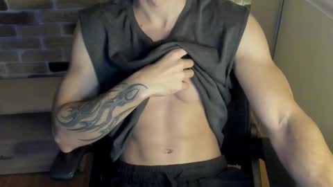 Snapshot of idkiww chatting on 10-15-25, 08:09 yo online show from 10-15-25, 08:09