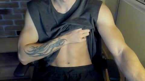 Snapshot of idkiww chatting on 10-22-25, 08:19 yo online show from 10-22-25, 08:19