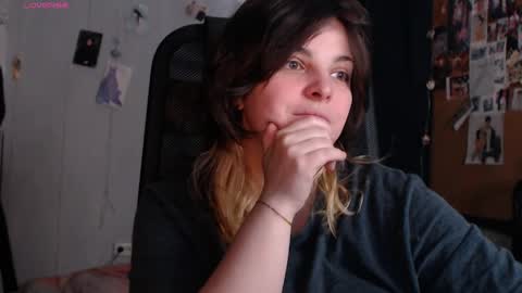 Snapshot of idontknowwhyjojo chatting on 06-02-26, 05:53 Saya online show from 06-02-26, 05:53