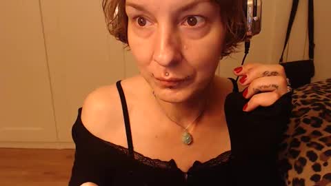 Snapshot of ifk_donkeysfr chatting on 10-20-25, 01:50 Ifk Donkeys online show from 10-20-25, 01:50