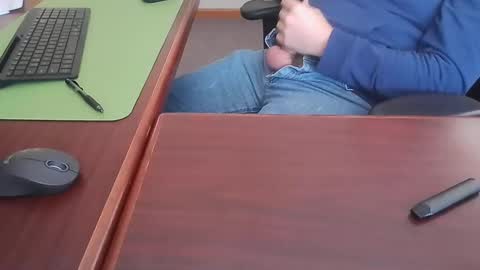 Snapshot of ifuk1stdate chatting on 12-06-24, 07:12 Hung office Stud online show from 12-06-24, 07:12