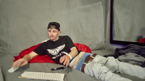 Amiri Roue online show from 01-12-25, 02:03