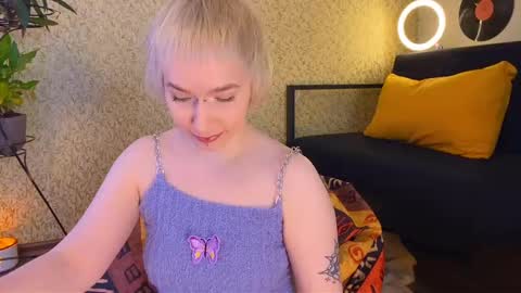 Emmy  help me reach 100 thumbs up online show from 03-02-25, 09:10