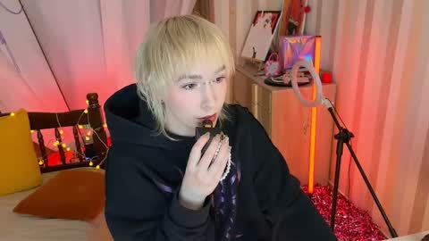 Snapshot of igotuscookies chatting on 02-20-26, 06:30 Emmy help me reach 100 thumbs up online show from 02-20-26, 06:30