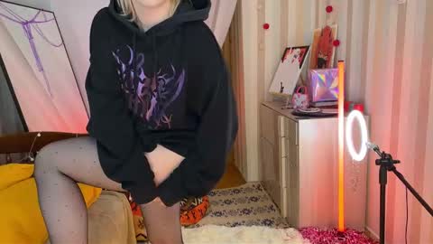 Snapshot of igotuscookies chatting on 02-28-26, 05:47 Emmy help me reach 100 thumbs up online show from 02-28-26, 05:47