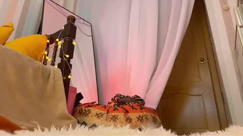 Snapshot of igotuscookies chatting on 03-18-26, 06:33 Emmy help me reach 100 thumbs up online show from 03-18-26, 06:33